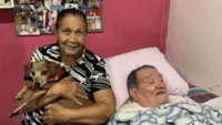 Cachorro salva casal de idosos e enfermeira de incêndio na residência